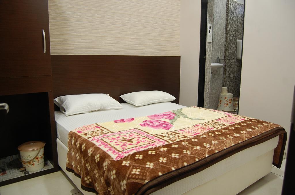 Hotel Poonam Palace Ujjain Δωμάτιο φωτογραφία