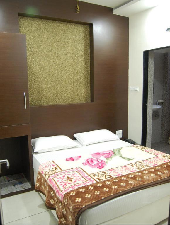 Hotel Poonam Palace Ujjain Δωμάτιο φωτογραφία