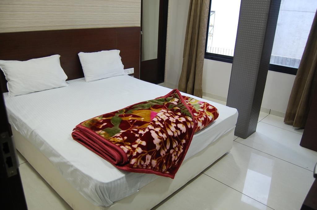 Hotel Poonam Palace Ujjain Εξωτερικό φωτογραφία