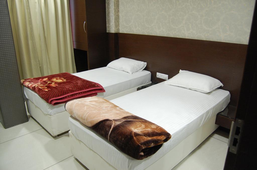 Hotel Poonam Palace Ujjain Εξωτερικό φωτογραφία
