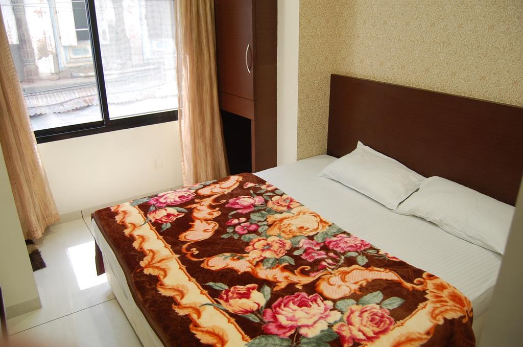 Hotel Poonam Palace Ujjain Εξωτερικό φωτογραφία